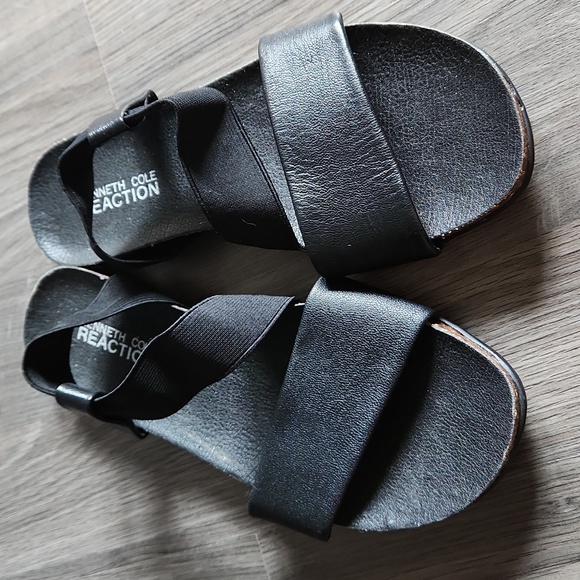 Kenneth Cole Reaction Shoes - Kenneth Cole Reaction black leather flat sandals, size 6.5
